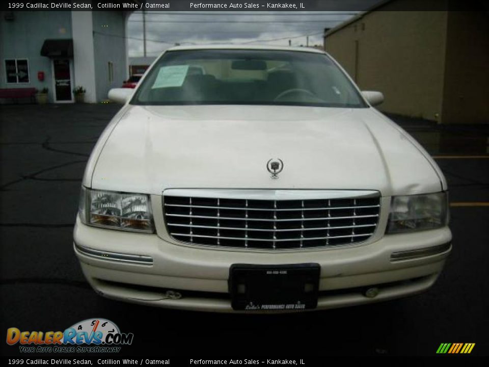 1999 Cadillac DeVille Sedan Cotillion White / Oatmeal Photo #1