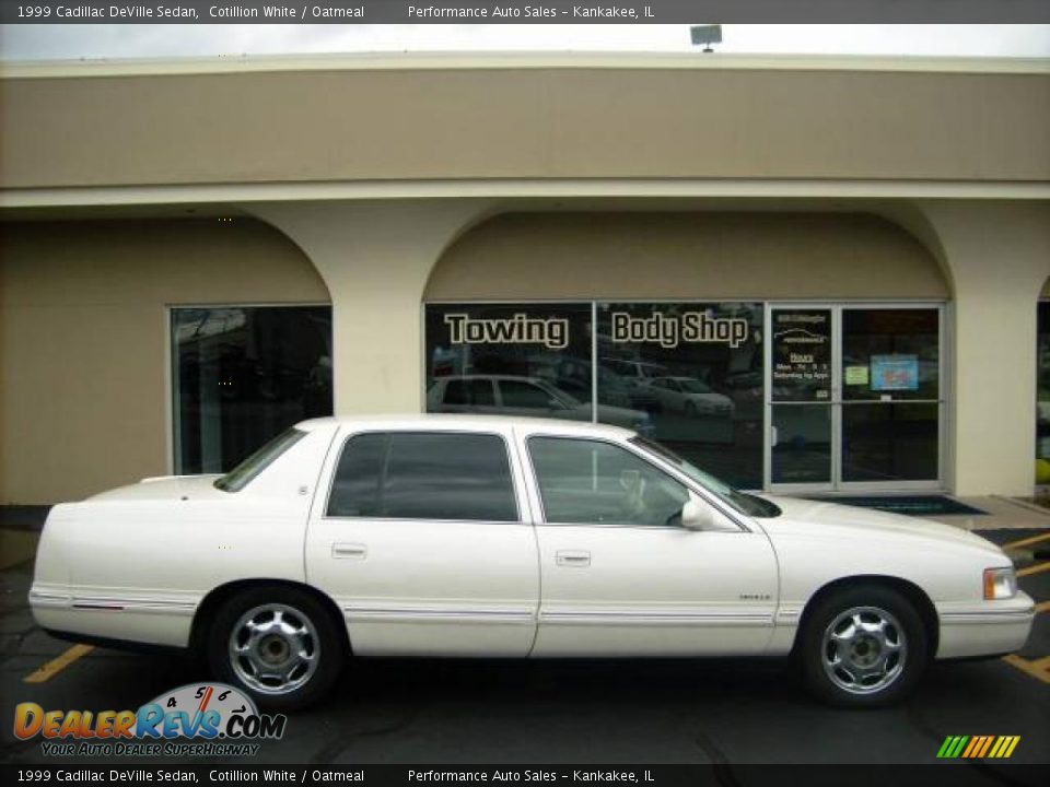 1999 Cadillac DeVille Sedan Cotillion White / Oatmeal Photo #3