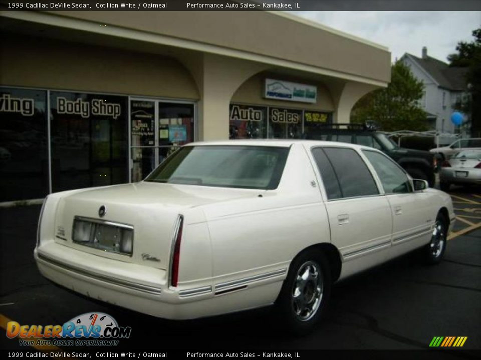 1999 Cadillac DeVille Sedan Cotillion White / Oatmeal Photo #4