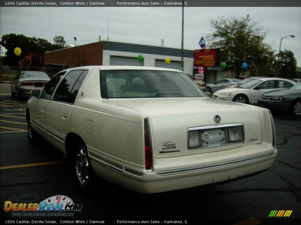 1999 Cadillac DeVille Sedan Cotillion White / Oatmeal Photo #6