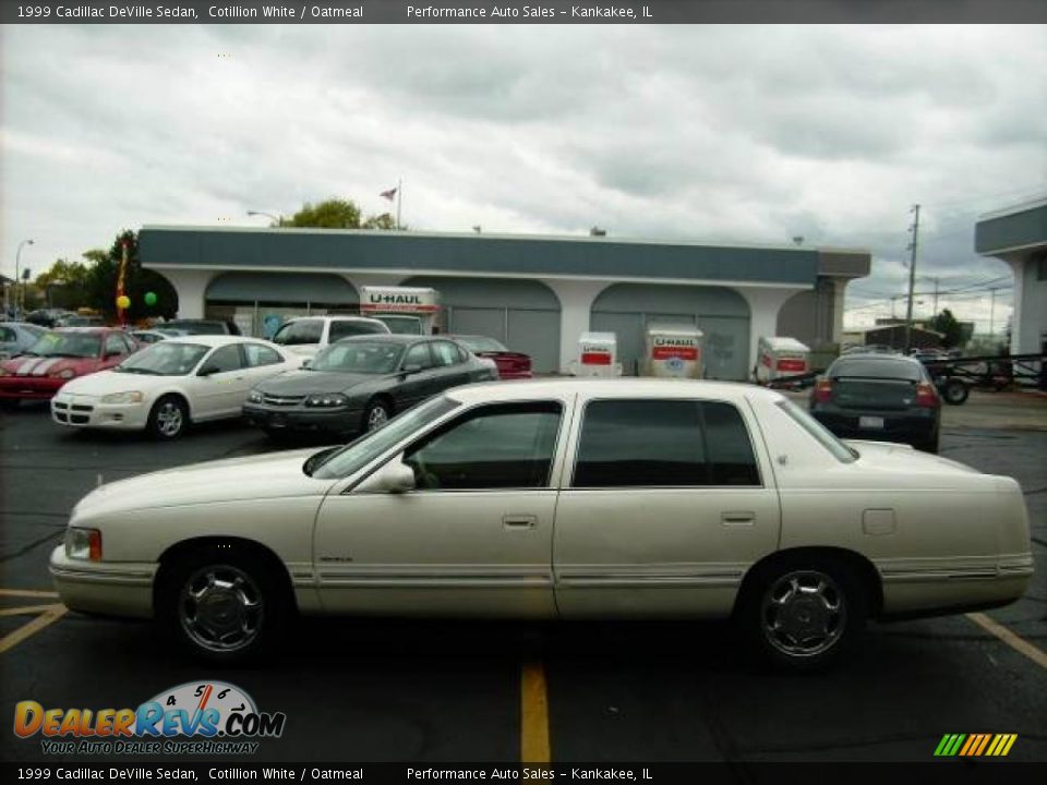 1999 Cadillac DeVille Sedan Cotillion White / Oatmeal Photo #7