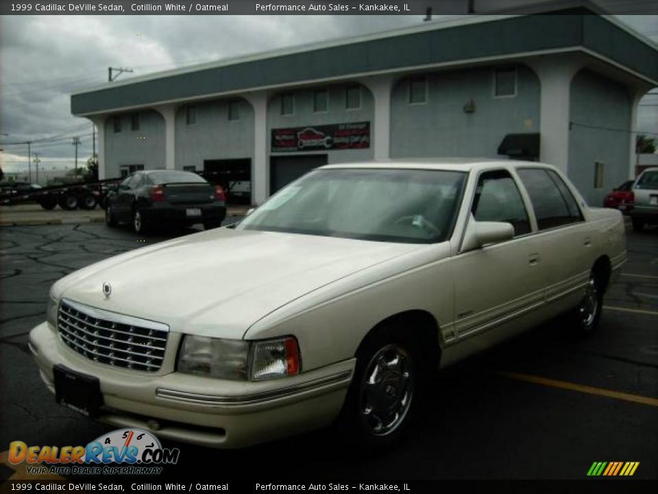 1999 Cadillac DeVille Sedan Cotillion White / Oatmeal Photo #8