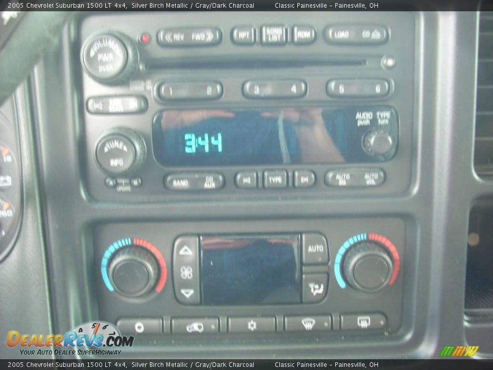 2005 Chevrolet Suburban 1500 LT 4x4 Silver Birch Metallic / Gray/Dark Charcoal Photo #7