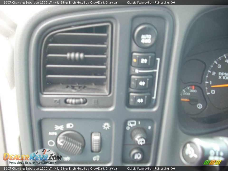 2005 Chevrolet Suburban 1500 LT 4x4 Silver Birch Metallic / Gray/Dark Charcoal Photo #15