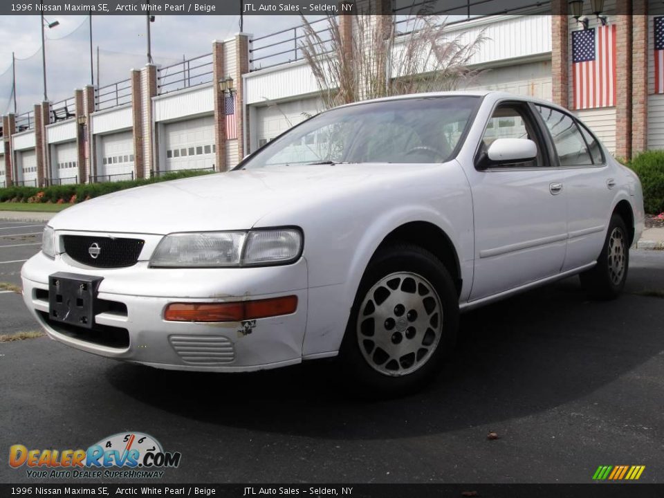 1996 Nissan Maxima SE Arctic White Pearl / Beige Photo #1