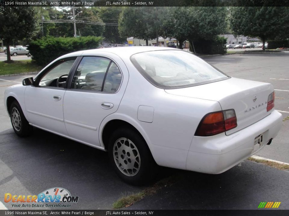 1996 Nissan Maxima SE Arctic White Pearl / Beige Photo #4