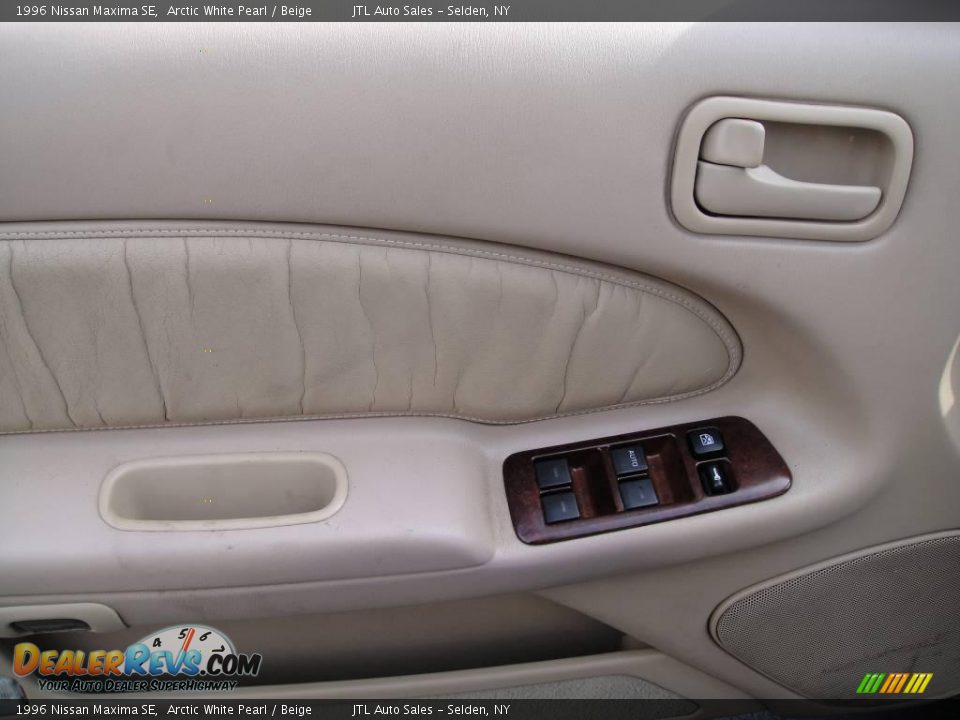 1996 Nissan Maxima SE Arctic White Pearl / Beige Photo #9