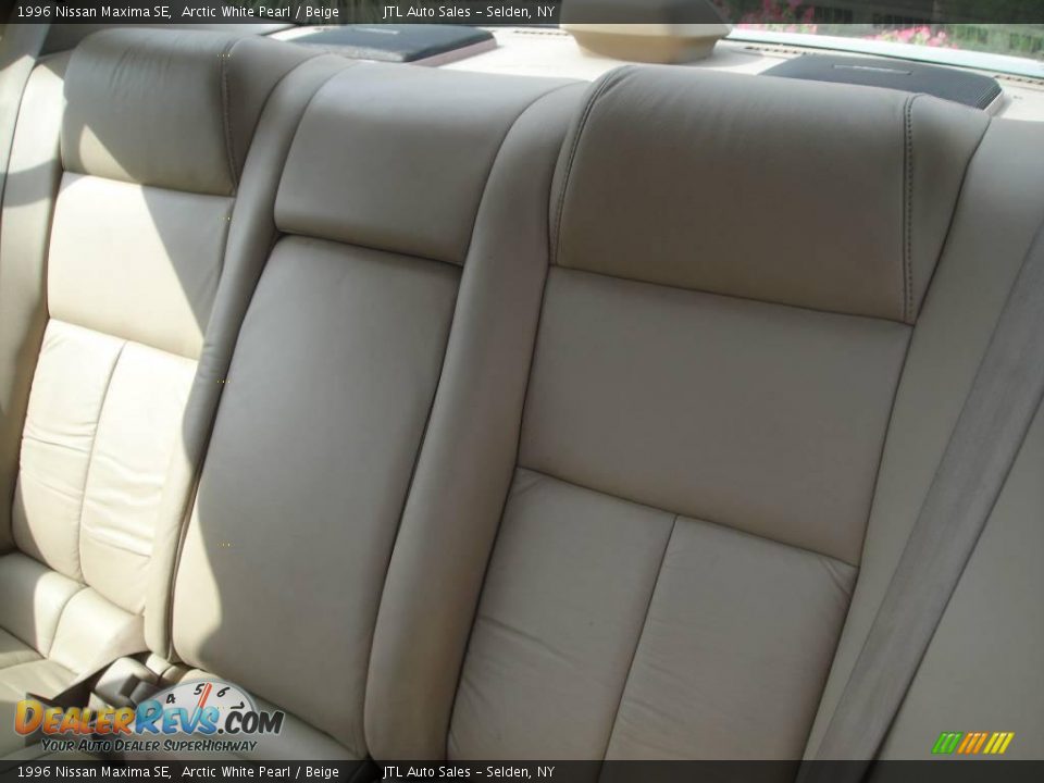1996 Nissan Maxima SE Arctic White Pearl / Beige Photo #13