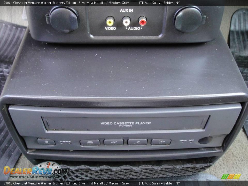 2001 Chevrolet Venture Warner Brothers Edition Silvermist Metallic / Medium Gray Photo #15