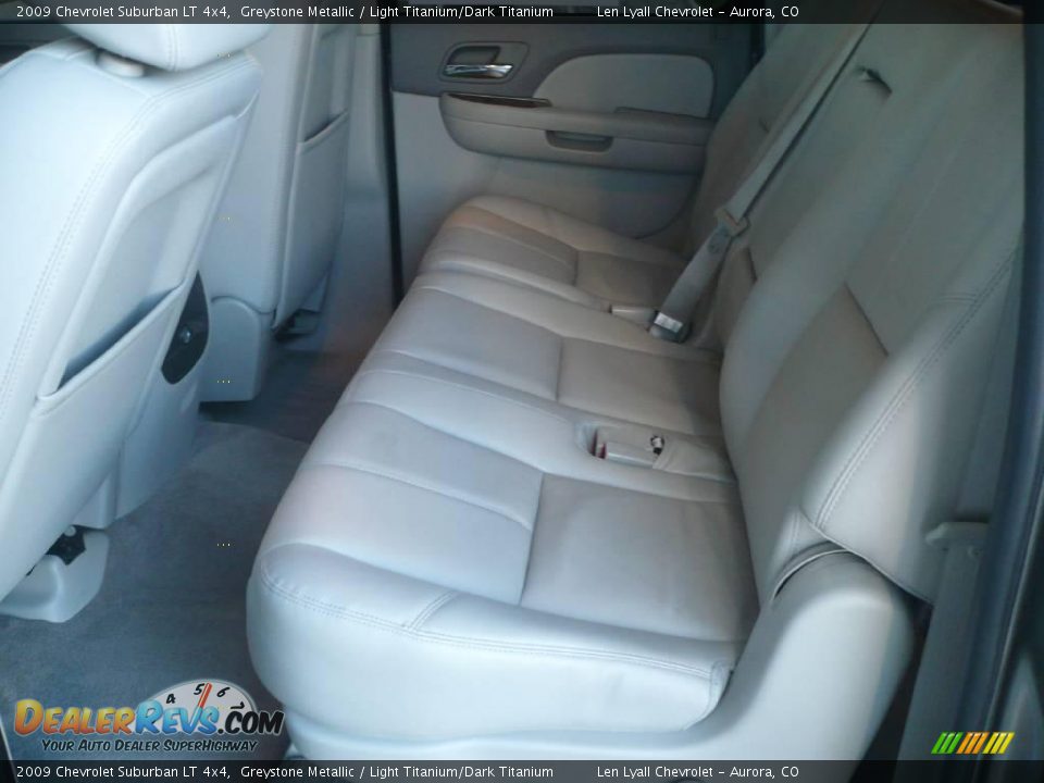 2009 Chevrolet Suburban LT 4x4 Greystone Metallic / Light Titanium/Dark Titanium Photo #10
