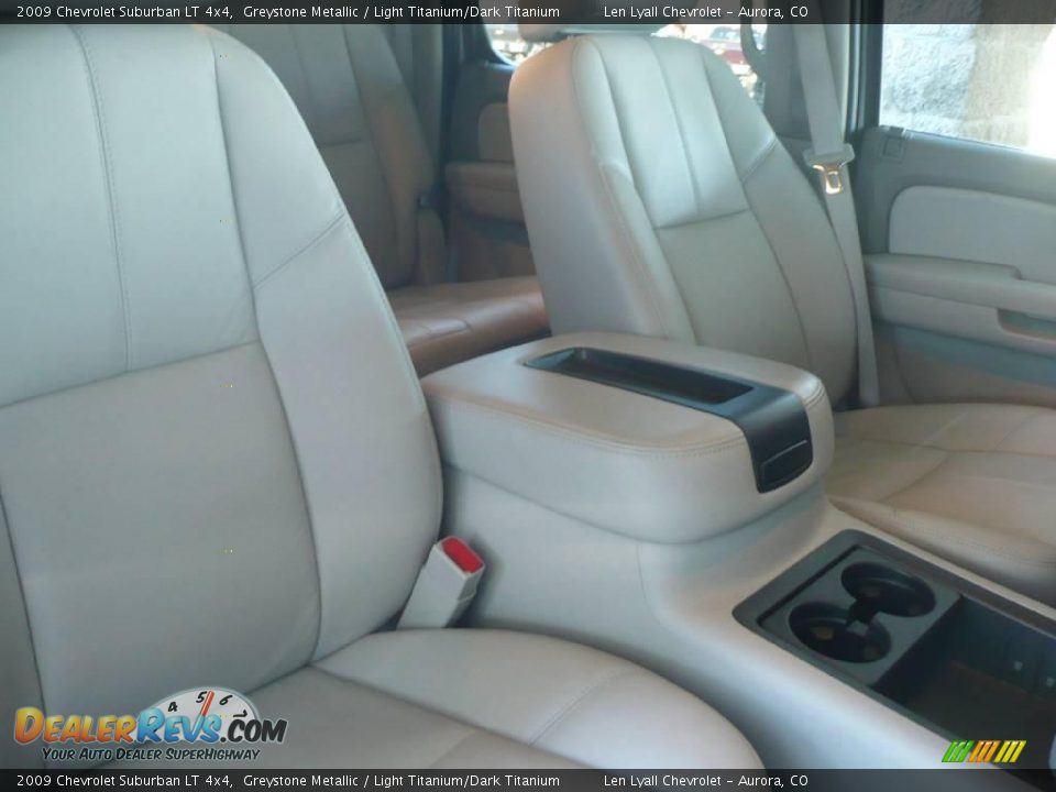 2009 Chevrolet Suburban LT 4x4 Greystone Metallic / Light Titanium/Dark Titanium Photo #16