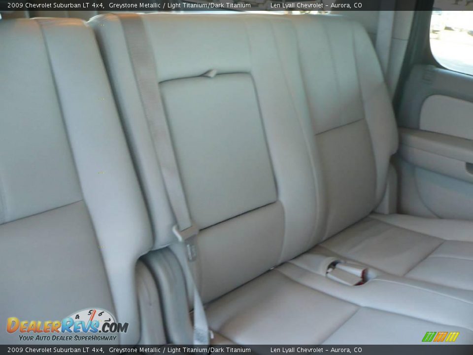 2009 Chevrolet Suburban LT 4x4 Greystone Metallic / Light Titanium/Dark Titanium Photo #17