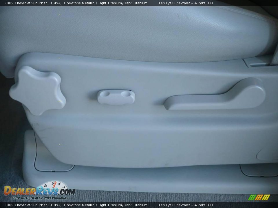 2009 Chevrolet Suburban LT 4x4 Greystone Metallic / Light Titanium/Dark Titanium Photo #28