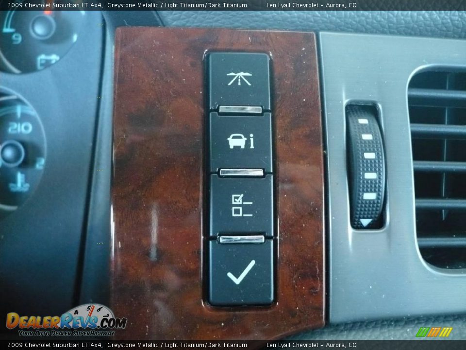 2009 Chevrolet Suburban LT 4x4 Greystone Metallic / Light Titanium/Dark Titanium Photo #33
