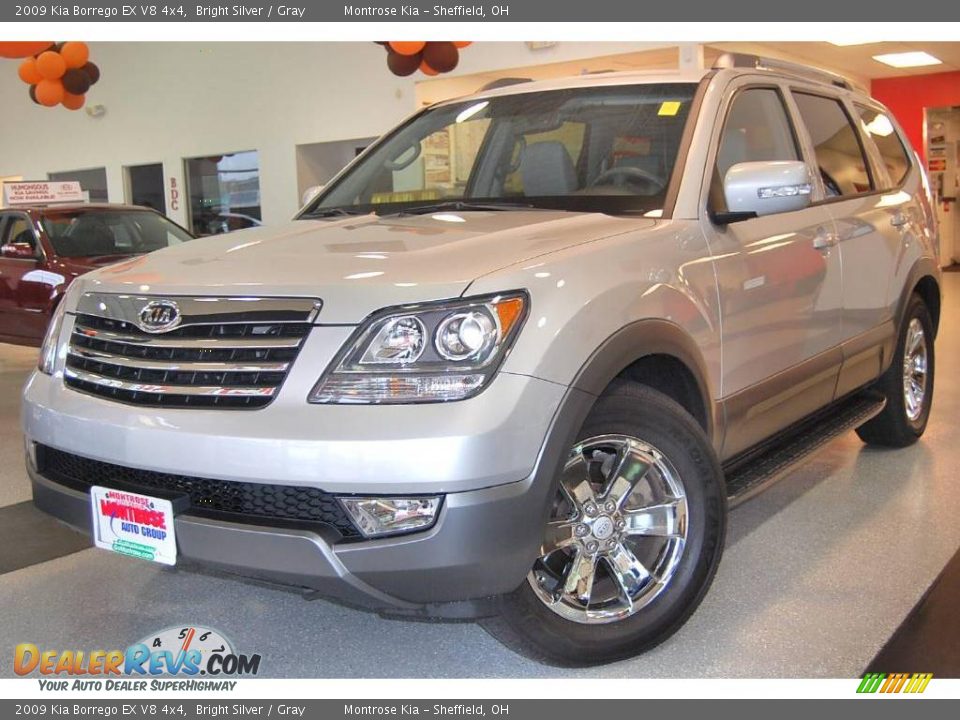 2009 Kia Borrego EX V8 4x4 Bright Silver / Gray Photo #1