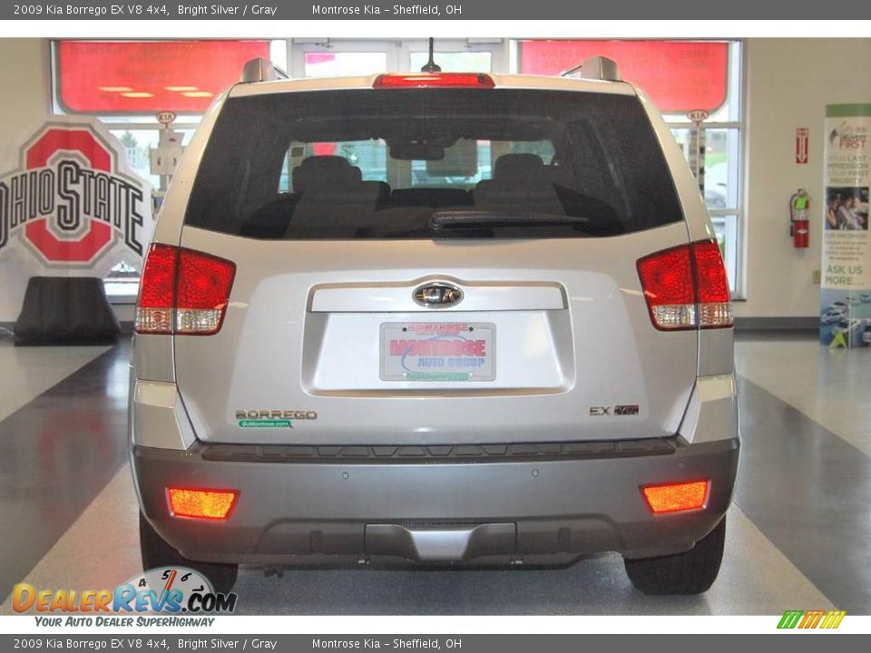 2009 Kia Borrego EX V8 4x4 Bright Silver / Gray Photo #5