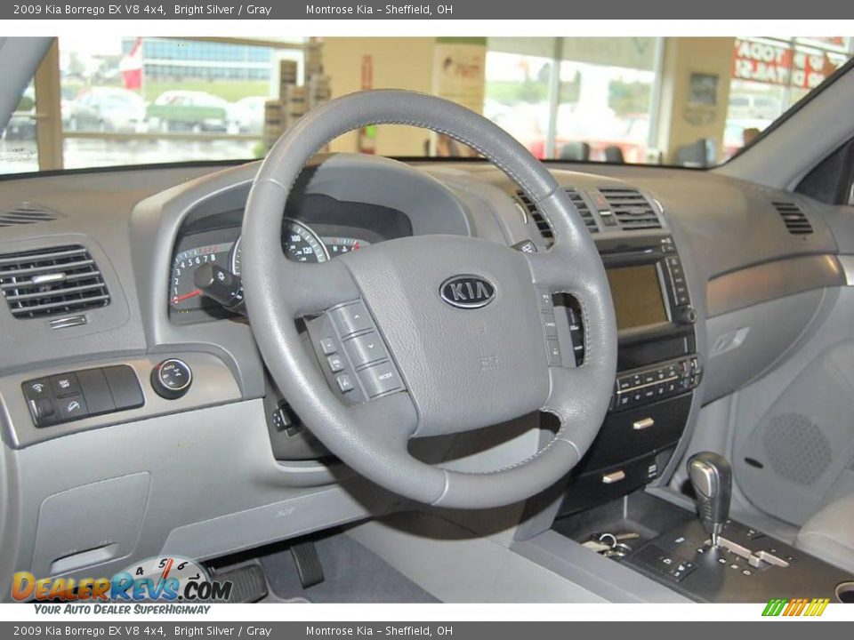 2009 Kia Borrego EX V8 4x4 Bright Silver / Gray Photo #11
