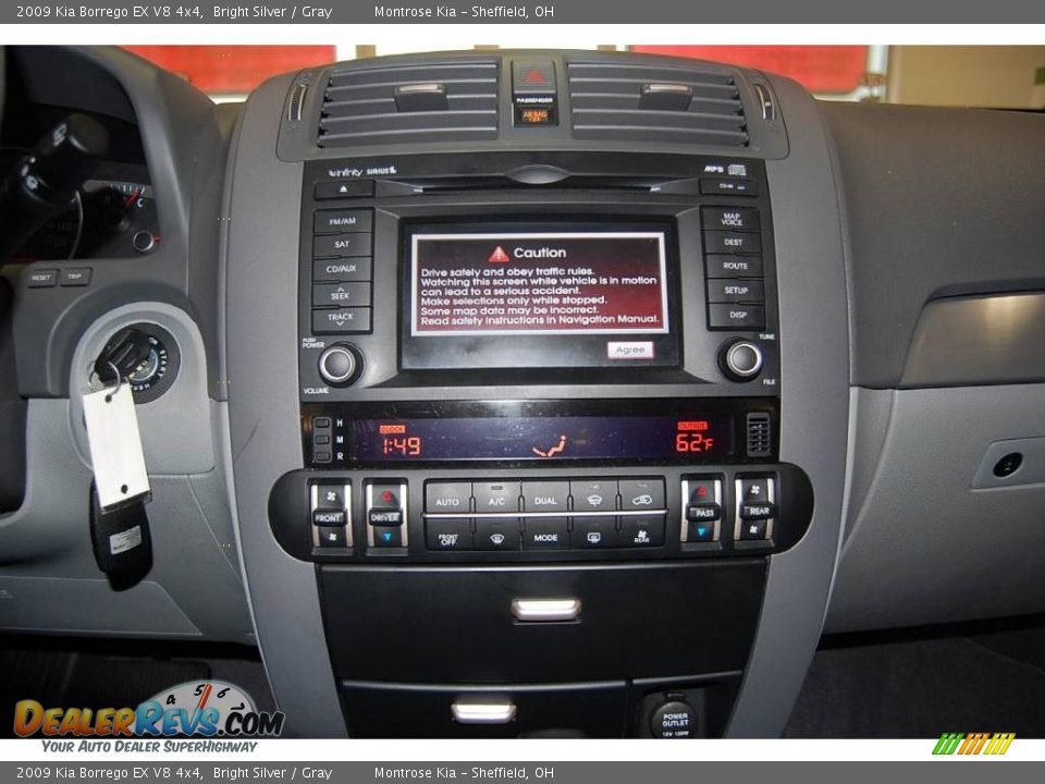 2009 Kia Borrego EX V8 4x4 Bright Silver / Gray Photo #23