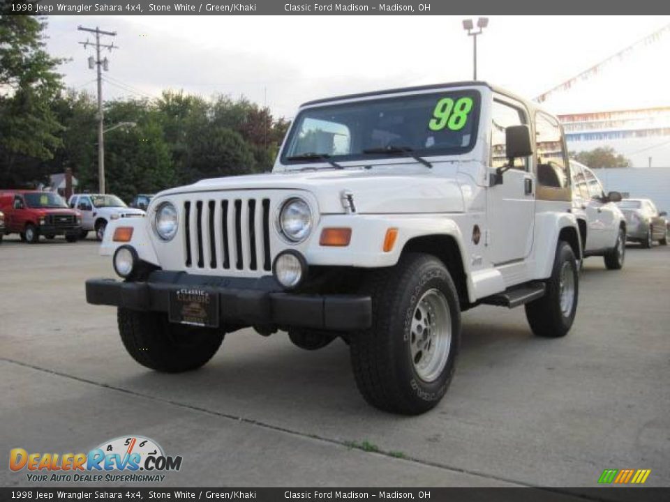 1998 Jeep Wrangler Sahara 4x4 Stone White / Green/Khaki Photo #1