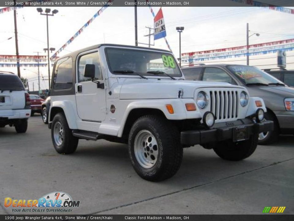 1998 Jeep Wrangler Sahara 4x4 Stone White / Green/Khaki Photo #2