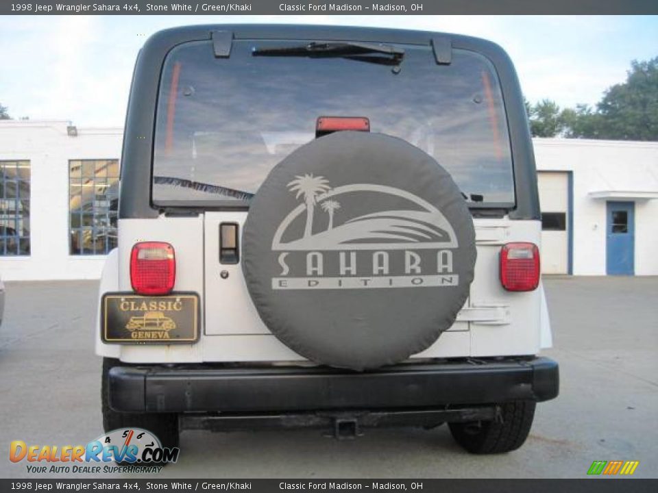 1998 Jeep Wrangler Sahara 4x4 Stone White / Green/Khaki Photo #3