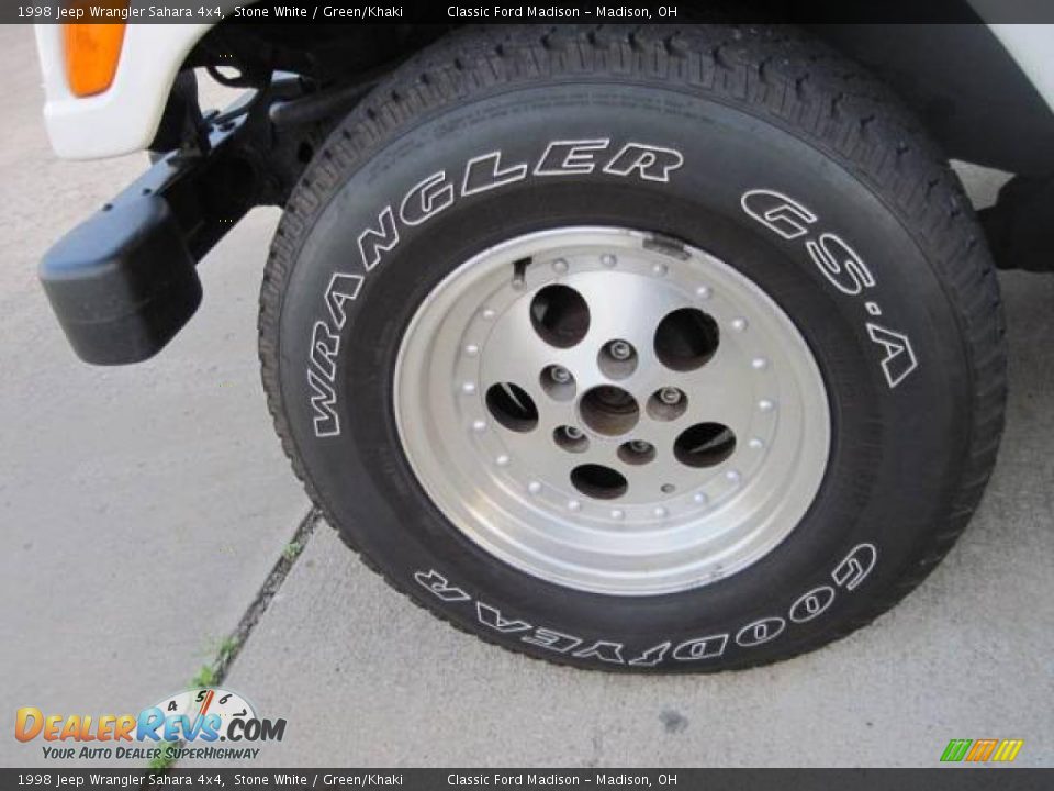 1998 Jeep Wrangler Sahara 4x4 Stone White / Green/Khaki Photo #4