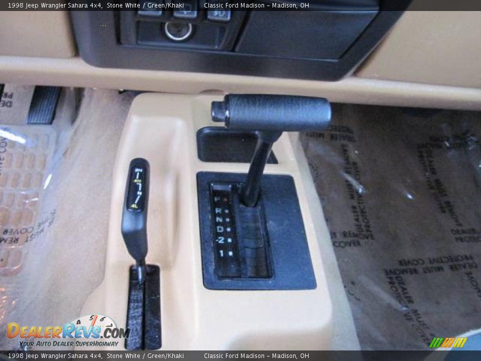 1998 Jeep Wrangler Sahara 4x4 Stone White / Green/Khaki Photo #7
