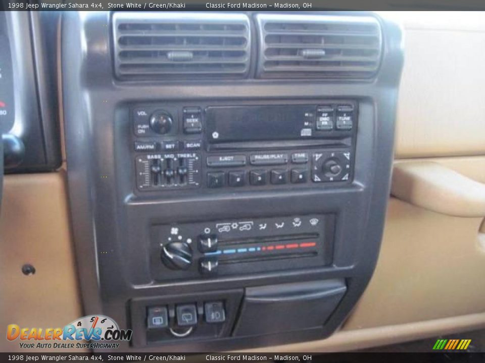 1998 Jeep Wrangler Sahara 4x4 Stone White / Green/Khaki Photo #8