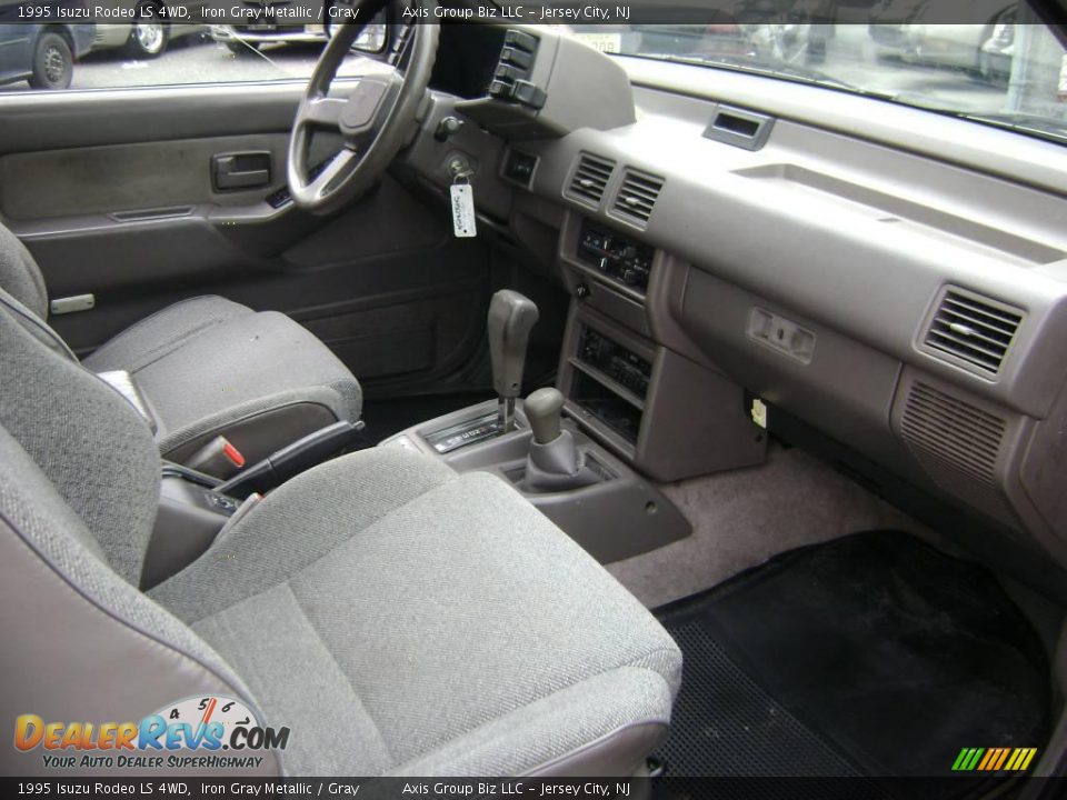1995 Isuzu Rodeo LS 4WD Iron Gray Metallic / Gray Photo #12