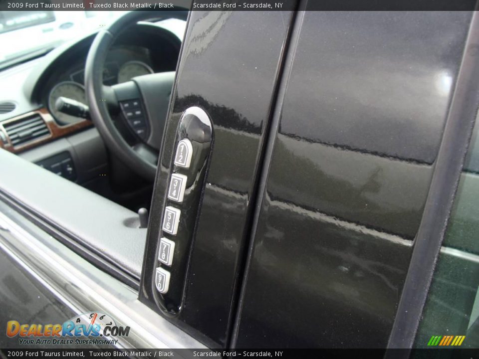 2009 Ford Taurus Limited Tuxedo Black Metallic / Black Photo #8