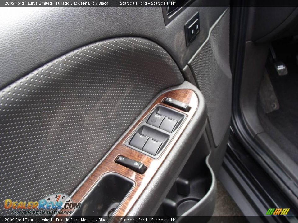 2009 Ford Taurus Limited Tuxedo Black Metallic / Black Photo #11