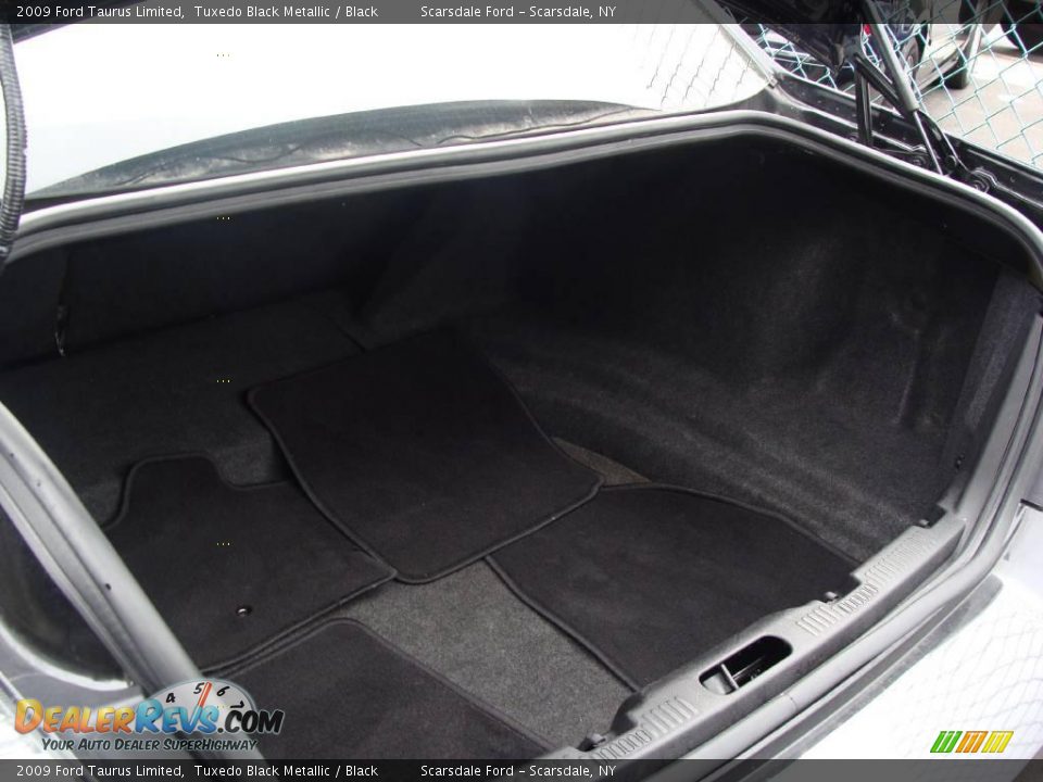 2009 Ford Taurus Limited Tuxedo Black Metallic / Black Photo #25