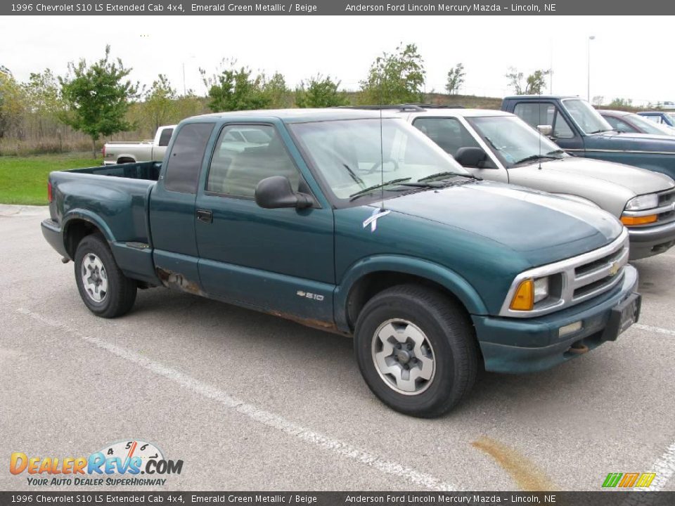 1996 Chevrolet S10 LS Extended Cab 4x4 Emerald Green Metallic / Beige Photo #1