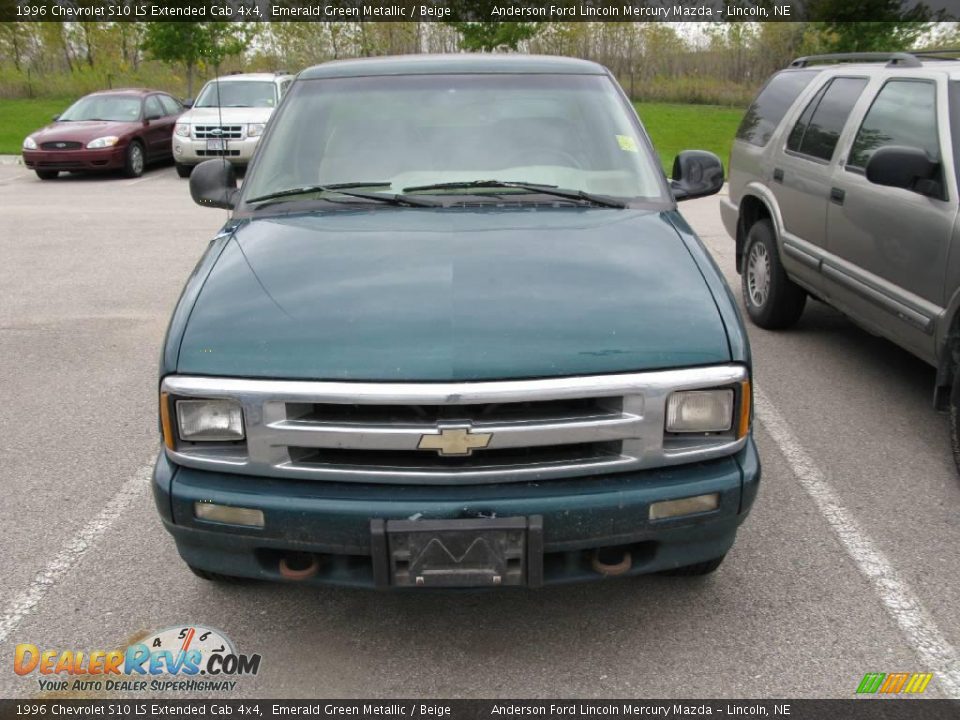 1996 Chevrolet S10 LS Extended Cab 4x4 Emerald Green Metallic / Beige Photo #2