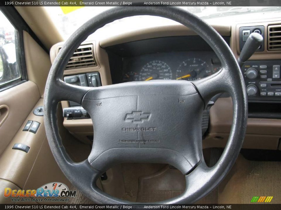 1996 Chevrolet S10 LS Extended Cab 4x4 Steering Wheel Photo #11