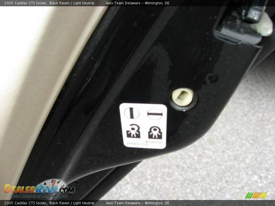 2005 Cadillac CTS Sedan Black Raven / Light Neutral Photo #34