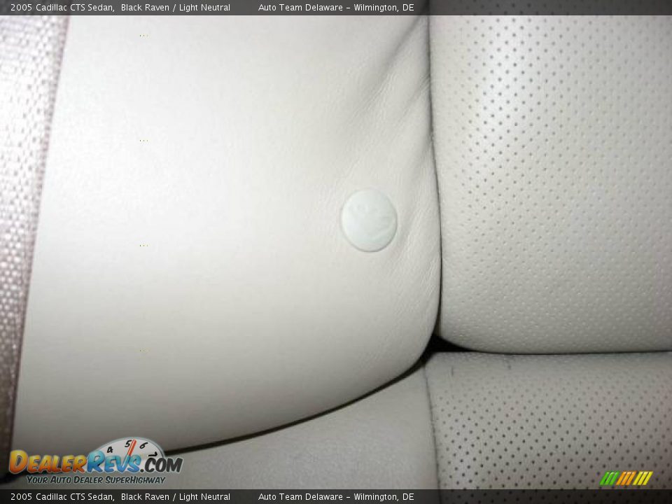 2005 Cadillac CTS Sedan Black Raven / Light Neutral Photo #35