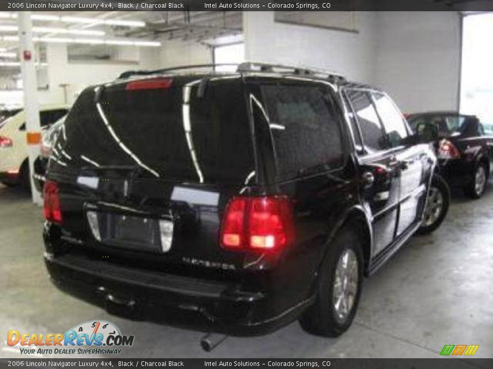 2006 Lincoln Navigator Luxury 4x4 Black / Charcoal Black Photo #2