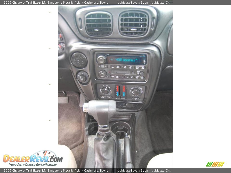2006 Chevrolet TrailBlazer LS Sandstone Metallic / Light Cashmere/Ebony Photo #12