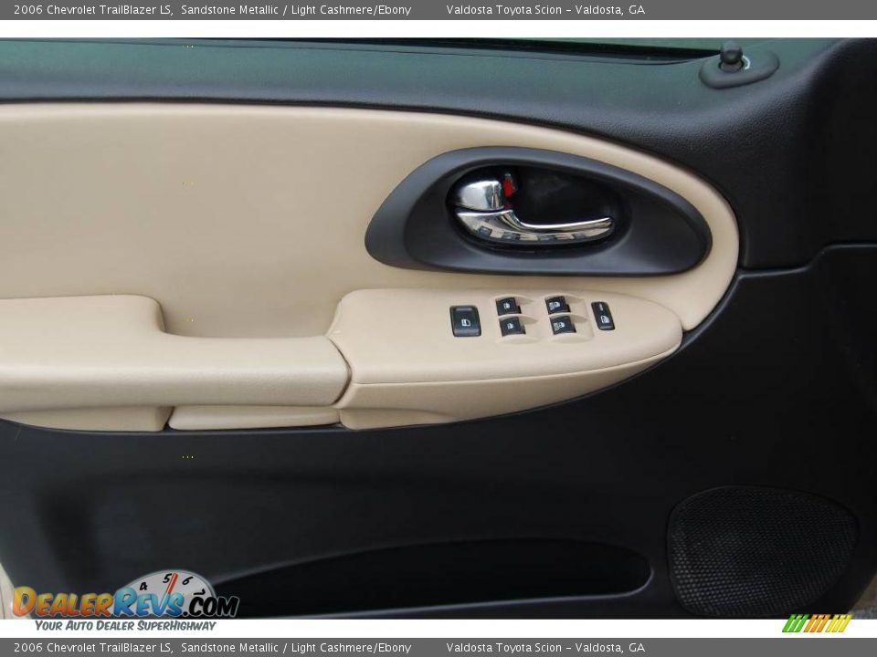 2006 Chevrolet TrailBlazer LS Sandstone Metallic / Light Cashmere/Ebony Photo #17