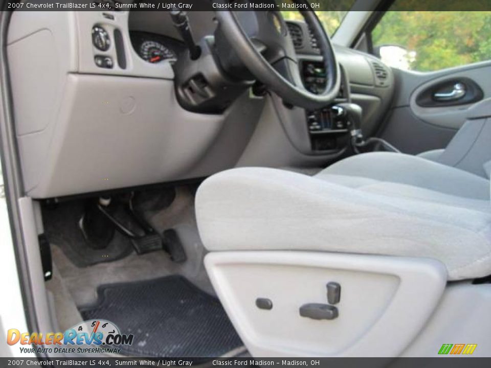 2007 Chevrolet TrailBlazer LS 4x4 Summit White / Light Gray Photo #11