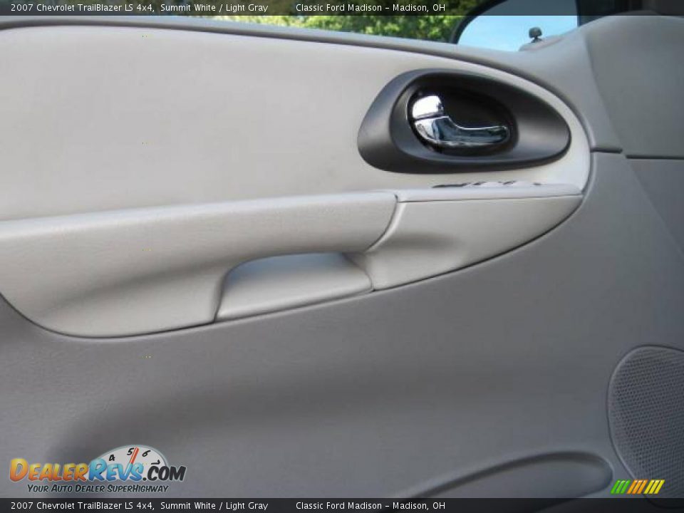 2007 Chevrolet TrailBlazer LS 4x4 Summit White / Light Gray Photo #12