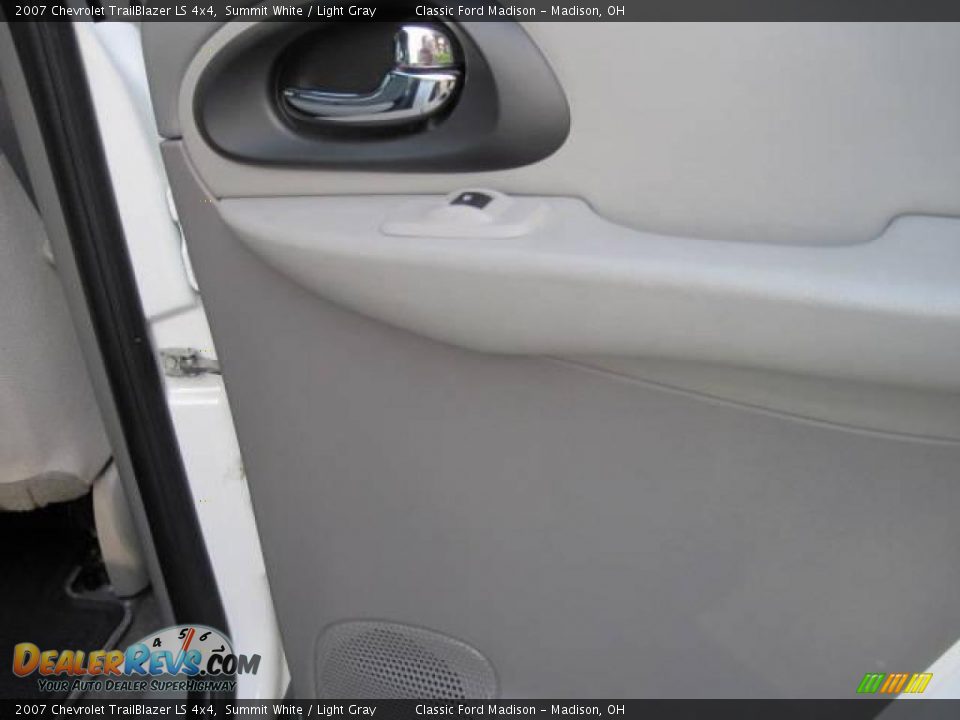 2007 Chevrolet TrailBlazer LS 4x4 Summit White / Light Gray Photo #16