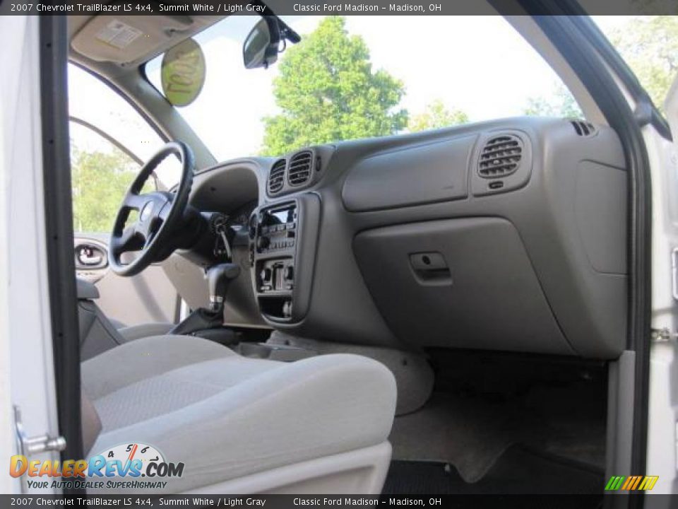 2007 Chevrolet TrailBlazer LS 4x4 Summit White / Light Gray Photo #17