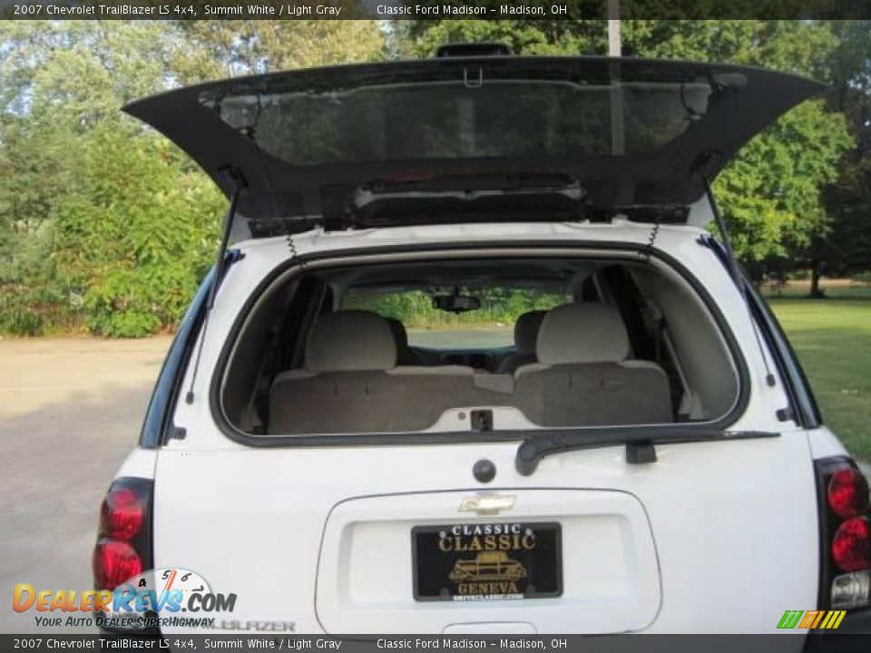 2007 Chevrolet TrailBlazer LS 4x4 Summit White / Light Gray Photo #22