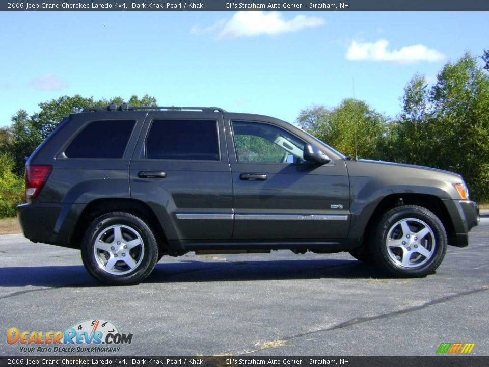 2006 Jeep Grand Cherokee Laredo 4x4 Dark Khaki Pearl / Khaki Photo #8