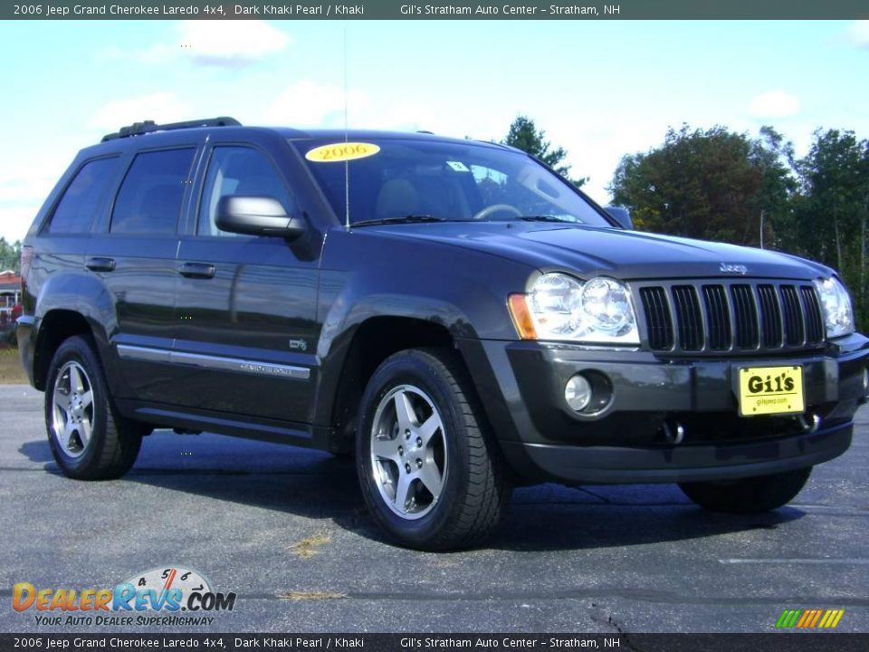 2006 Jeep Grand Cherokee Laredo 4x4 Dark Khaki Pearl / Khaki Photo #9