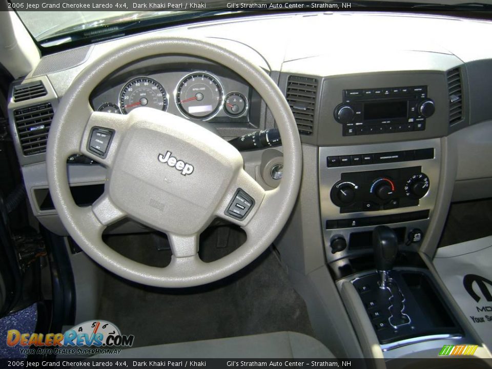 2006 Jeep Grand Cherokee Laredo 4x4 Dark Khaki Pearl / Khaki Photo #13