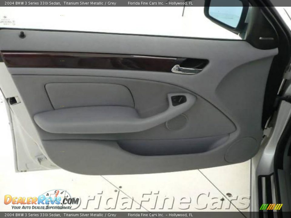 2004 BMW 3 Series 330i Sedan Titanium Silver Metallic / Grey Photo #11