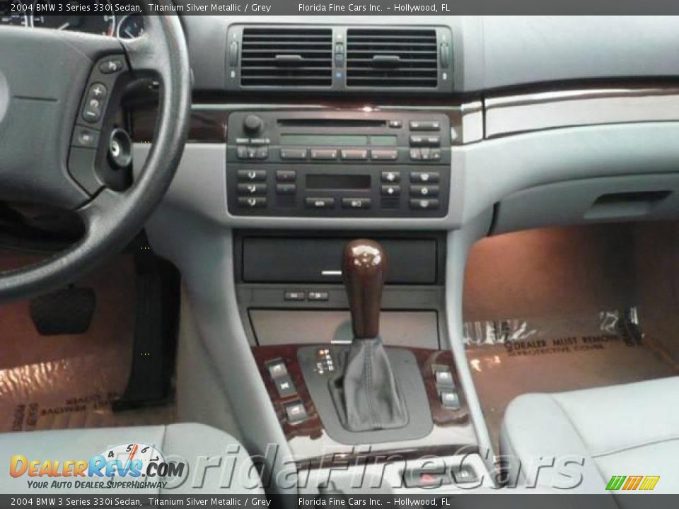 2004 BMW 3 Series 330i Sedan Titanium Silver Metallic / Grey Photo #18
